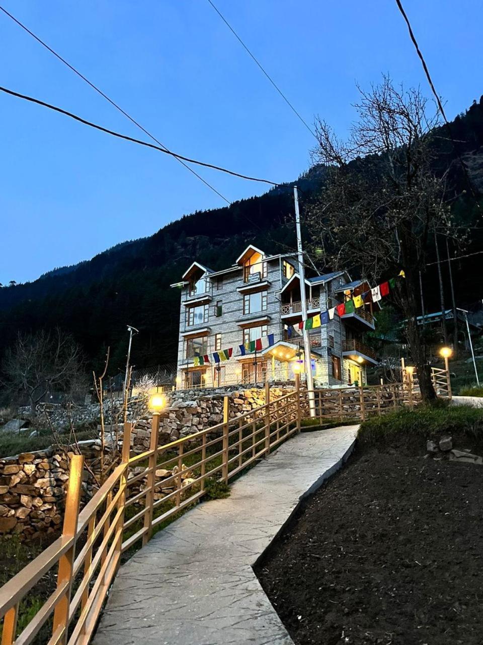 ホテル The Rohtang Chalet Manāli エクステリア 写真
