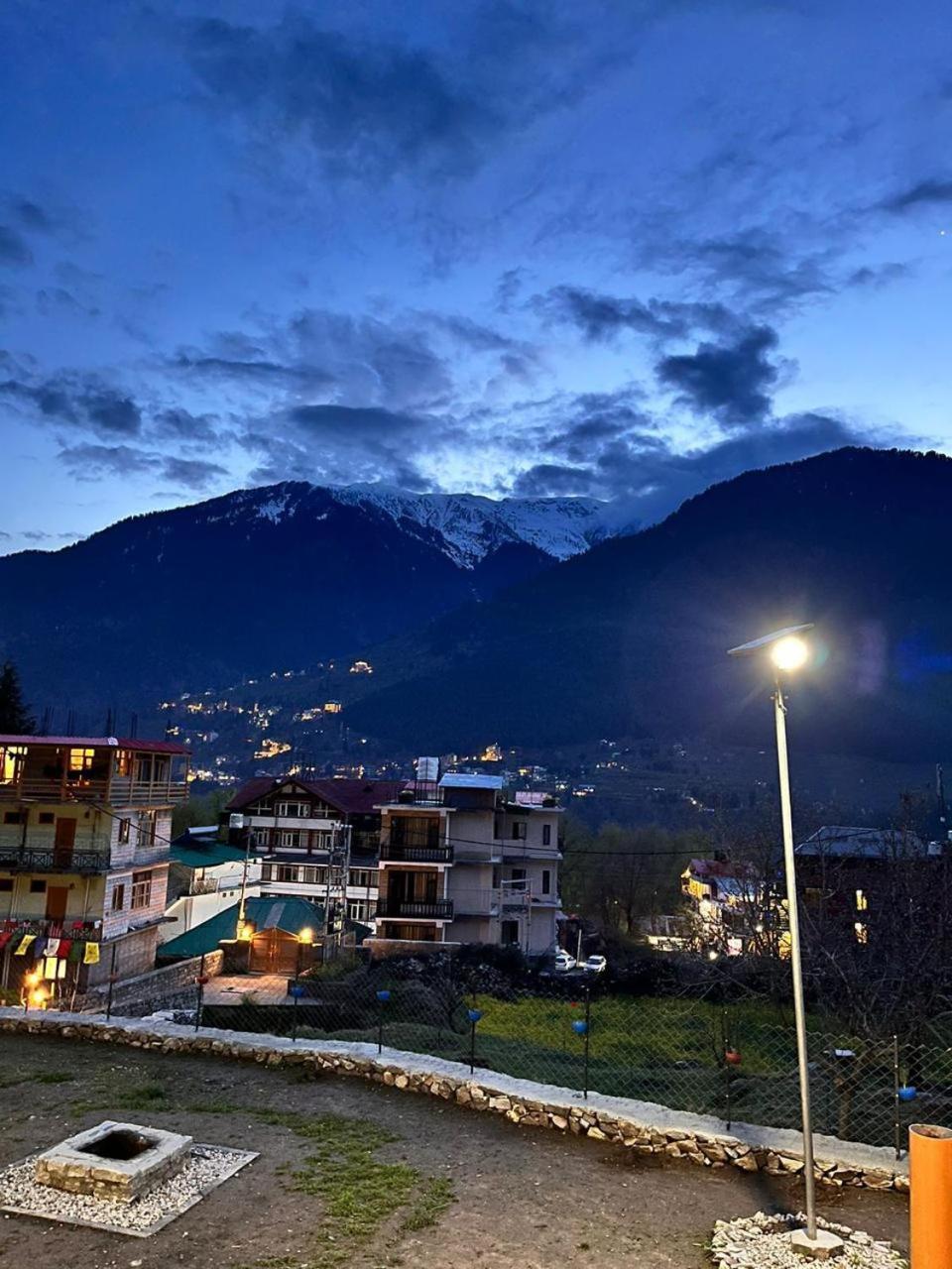 ホテル The Rohtang Chalet Manāli エクステリア 写真