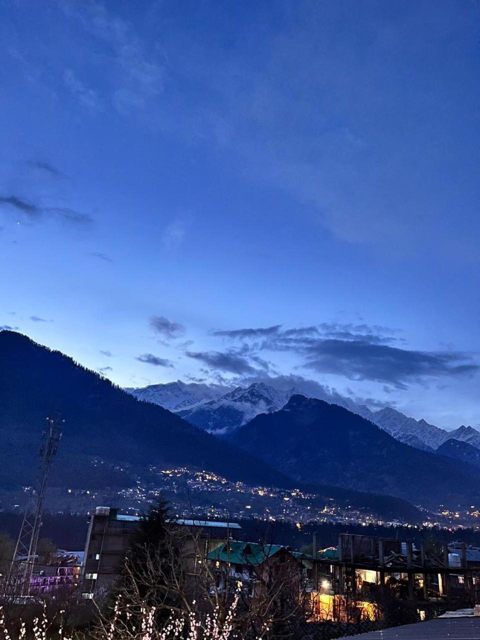 ホテル The Rohtang Chalet Manāli エクステリア 写真