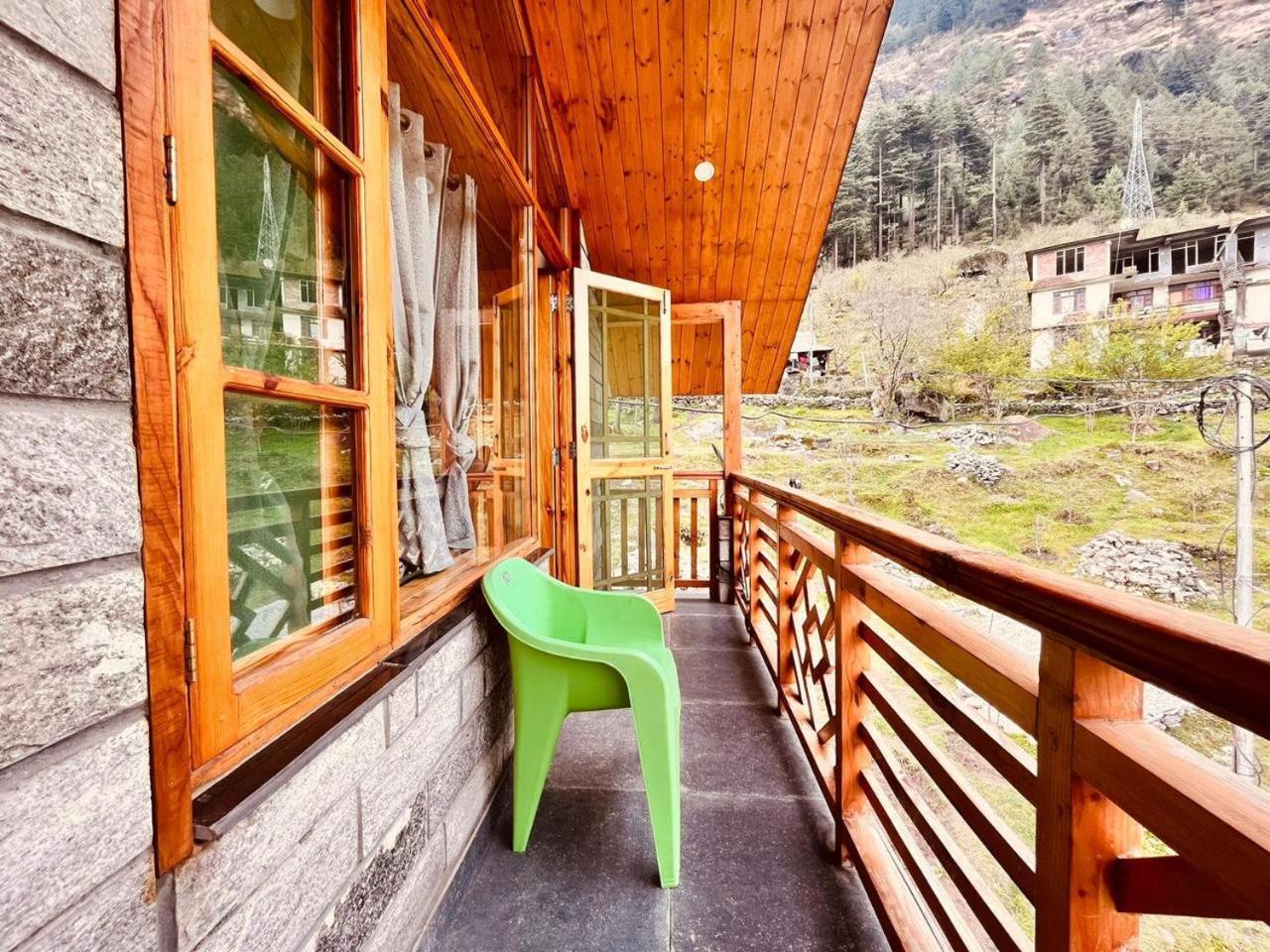 ホテル The Rohtang Chalet Manāli エクステリア 写真